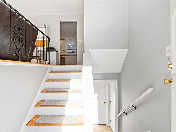 5th image of 11 Juniper Brook Rd