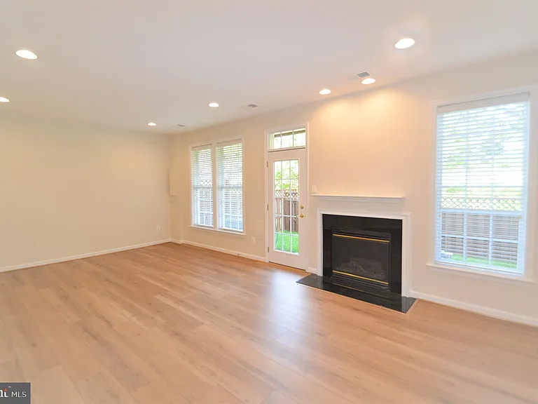 25140 Boomerang Ter — Photo 44