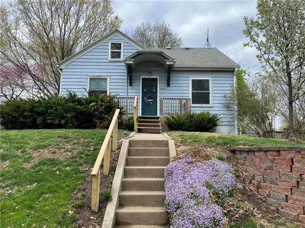 2837 Jackson St, Saint Joseph, MO 64507