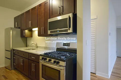3804 W Montrose Ave #301 Photo 1