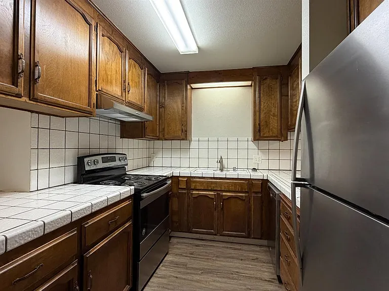 5771 N Valentine Ave #101 — Photo 7