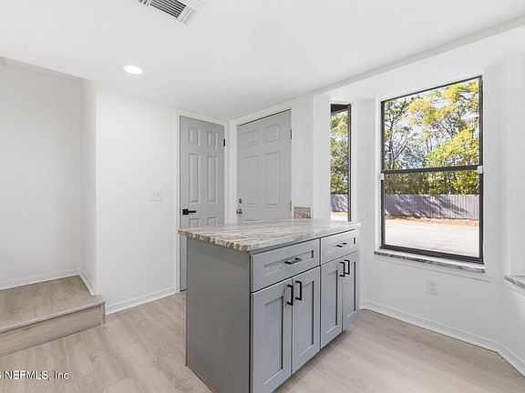 4th image of 3517 PEELER Road #17