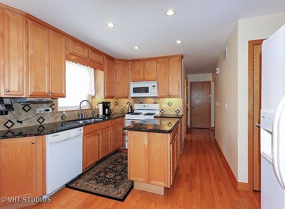 3rd image of 9823 Sterling Ln