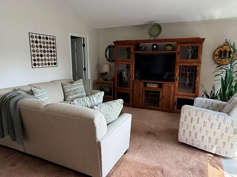 4234 Riverside Dr — Photo 10