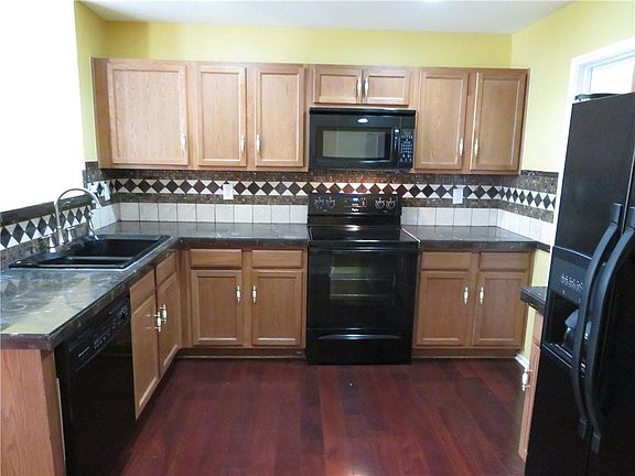 3rd image of 216 Wolf Mountain Ln