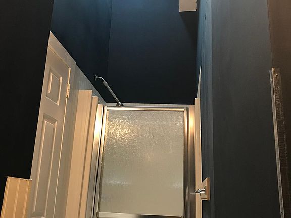 Guest or master bathroom