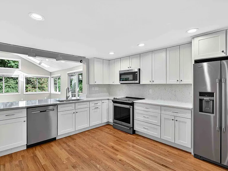 30 Fairbanks Rd — Photo 12