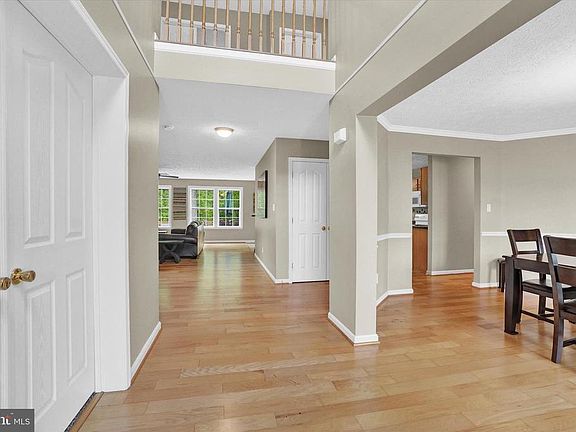 5th image of 1055 Cranberry Ln W