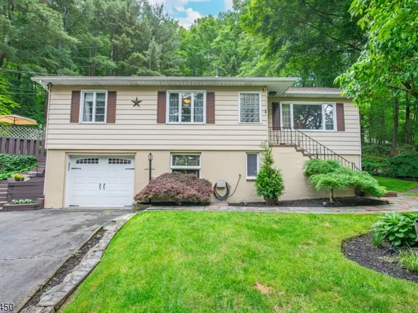 32 Lilly Rd, Wanaque Boro, NJ 07465