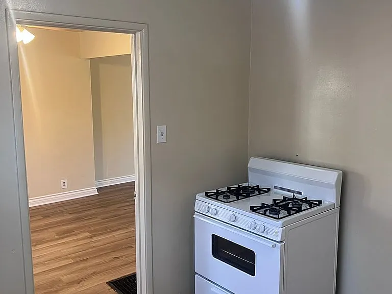 2386 Magnolia Ave — Photo 8