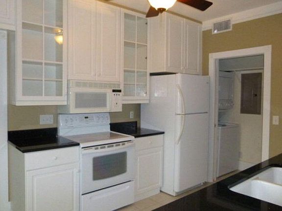 3rd image of 110 Shady Brook Cir Unit 200