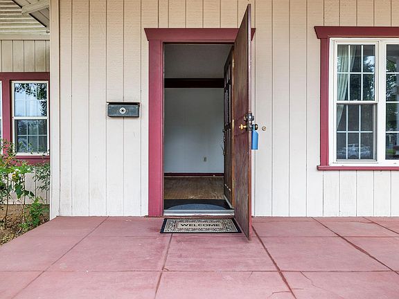 5th image of 3153 E Kerckhoff Ave