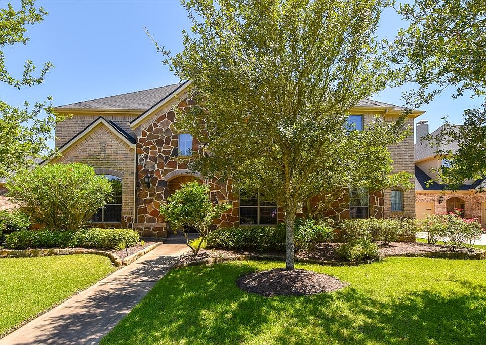1st image of 28526 Blue Holly Ln