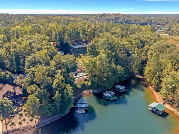 963 Fishermans Cove Dr, Seneca, SC 29672