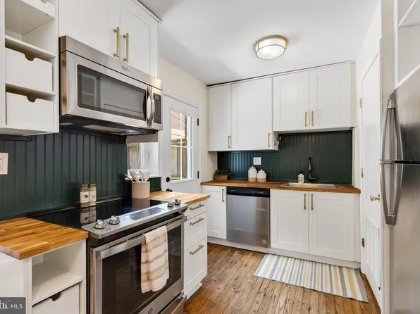 2207 6th St S, Arlington, VA 22204