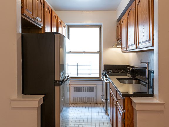 3rd image of 100 8th Ave APT 3F