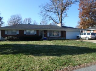 100 Southgate Dr, Belleville, IL 62223