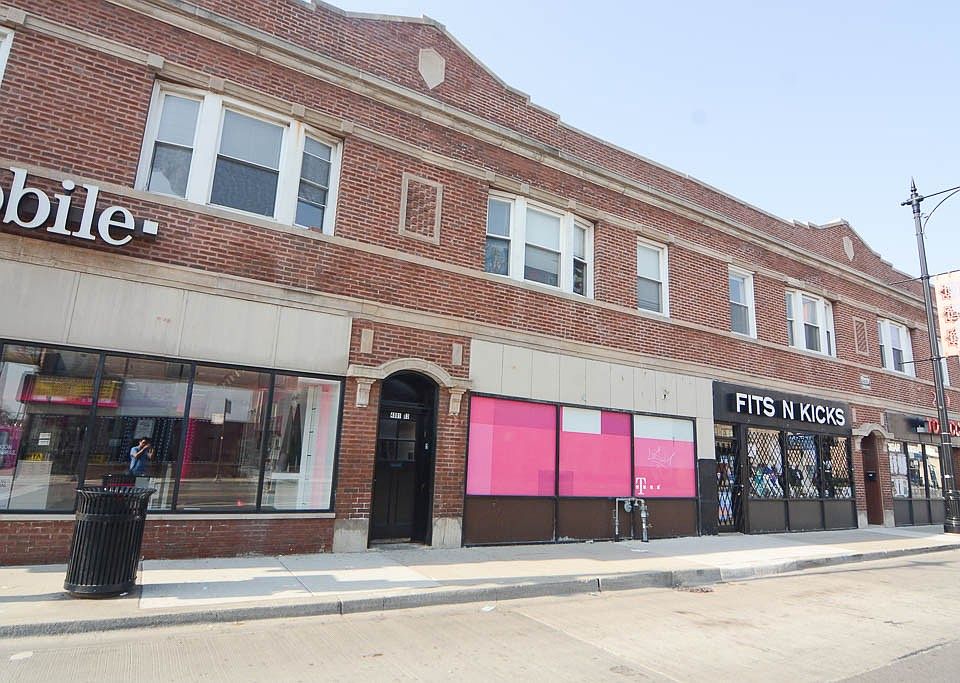 1st image of 4001 W Montrose Ave Unit 3