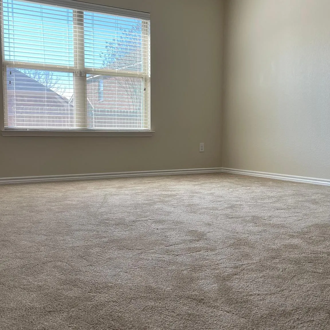 3 bed, 2203 sqft, $2,950 — Photo 4
