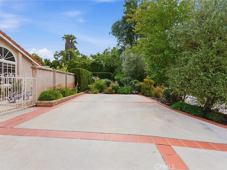 19511 Rosita St — Photo 51