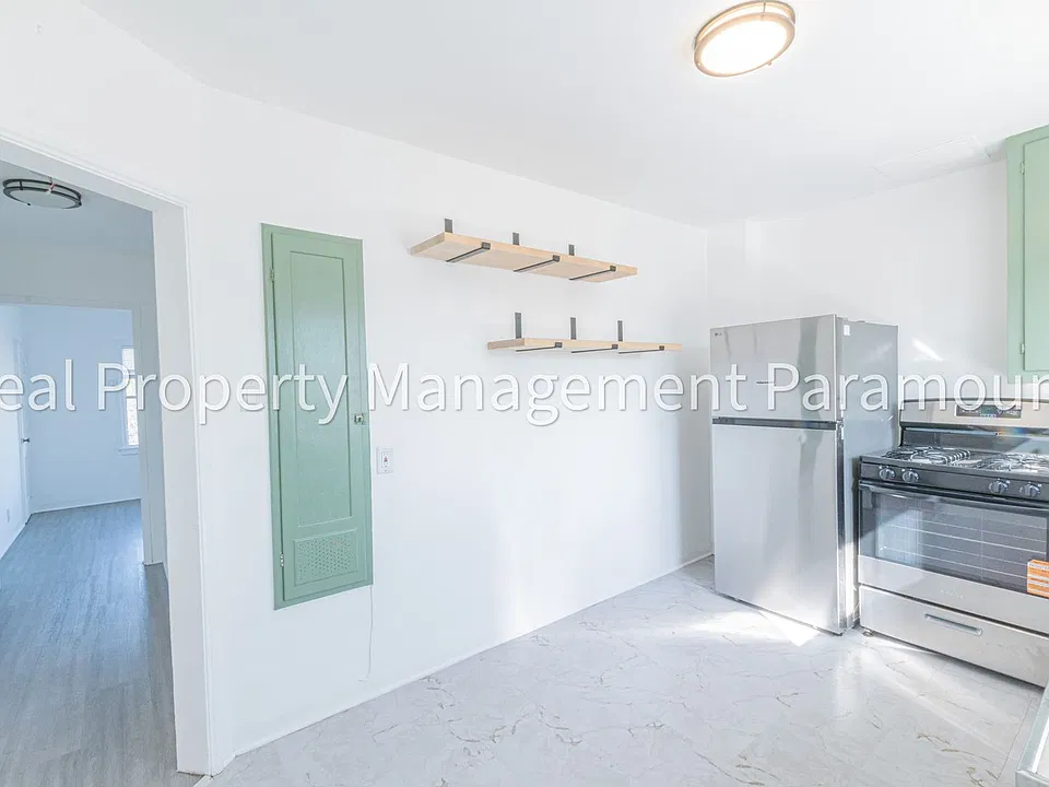 302 E 55th St #2