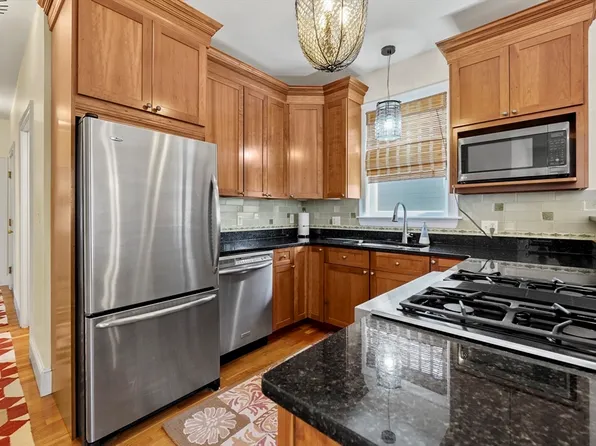 52 Plymouth St #3, Cambridge, MA 02141