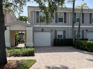 5565 Cove Cir, Naples, FL 34119