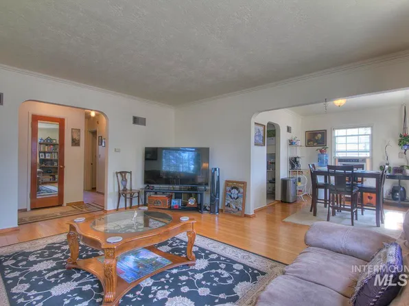 410 NW 2nd St, Ontario, OR 97914