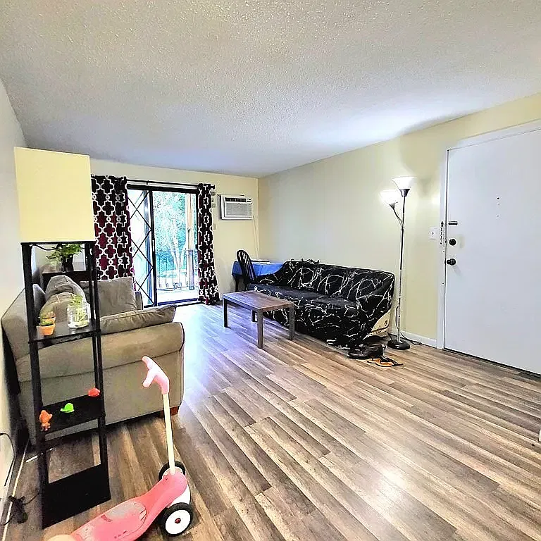 2 bed, 755 sqft, $1,995 — Photo 3