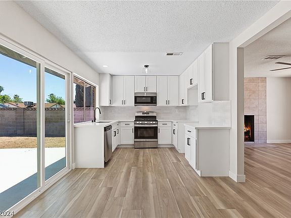 4th image of 3032 Garnet Ct