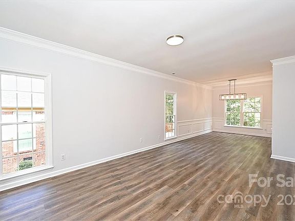 3rd image of 1513 Candlewyck Ct