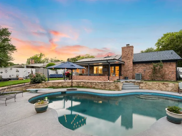 333 Mountainview Dr, Hurst, TX 76054