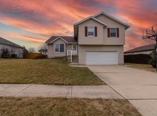 42 Holder Way, Bloomington, IL 61704