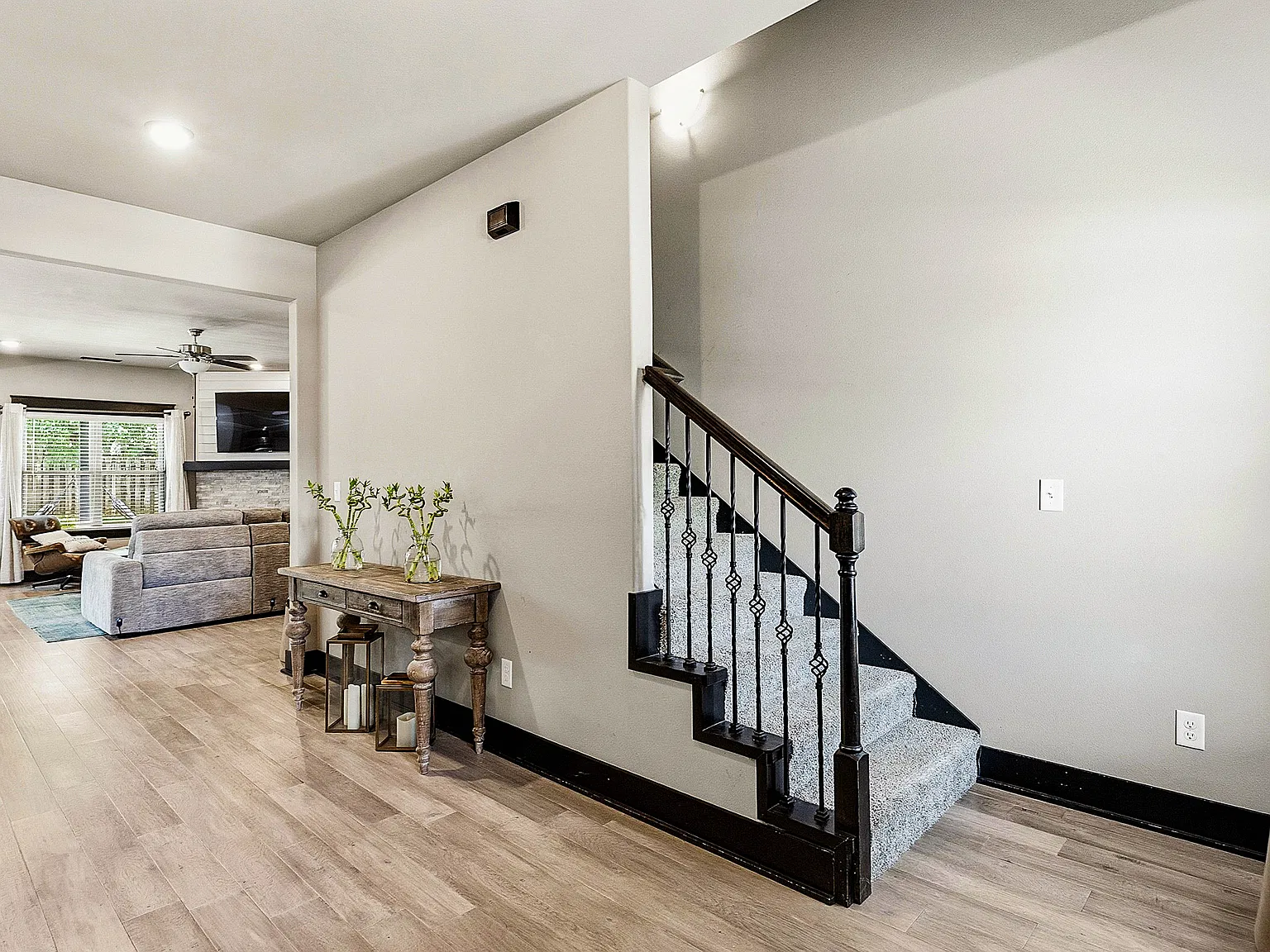 4 bed, 2475 sqft, $3,300 — Photo 3
