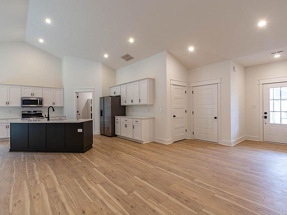 3rd image of 543 E Lucy Ln