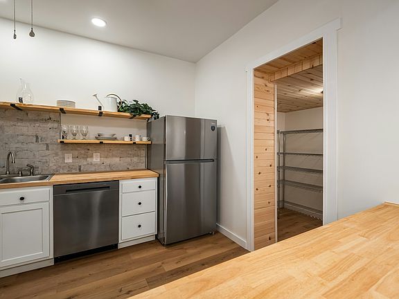 Walk in pantry off kitchen