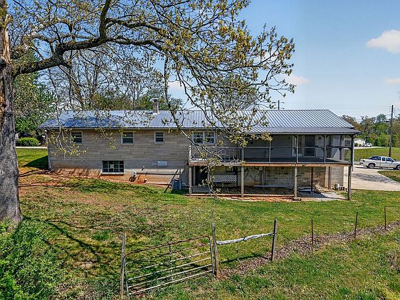 5th image of 463 Franks Ferry Rd