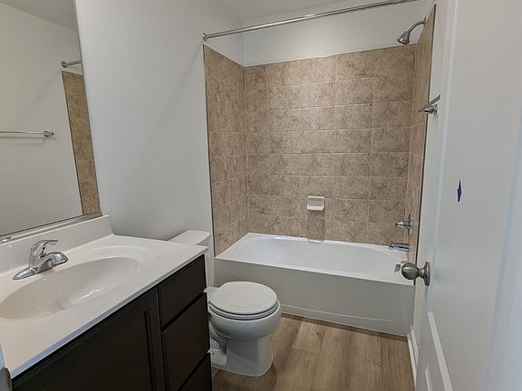 5th image of 241 Hillsdale Pl