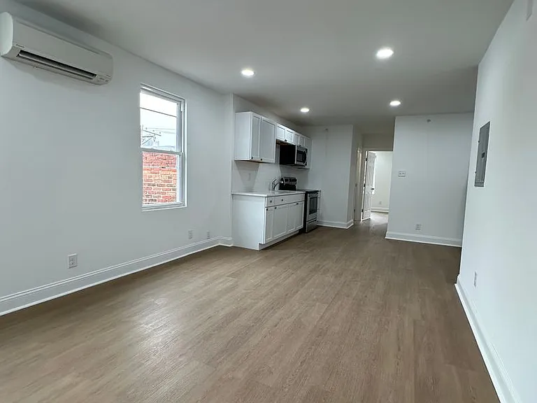 1209 N Franklin St — Photo 20