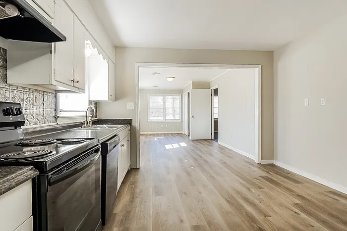 205 Ridgewood Ave — Photo 5
