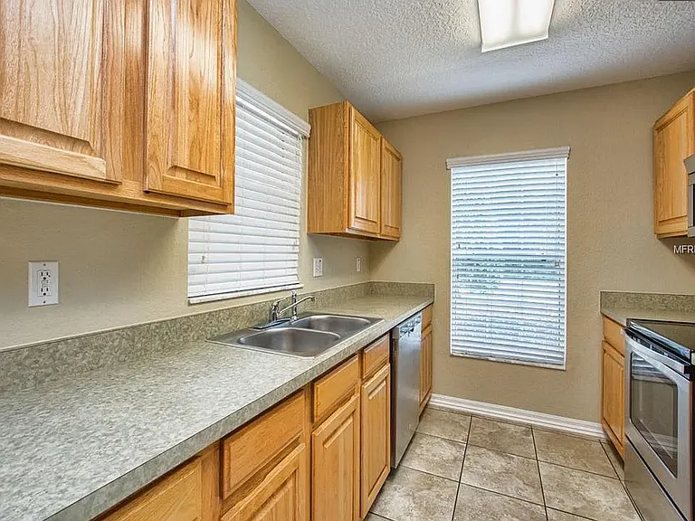 25024 Quaker Ridge Ave — Photo 14
