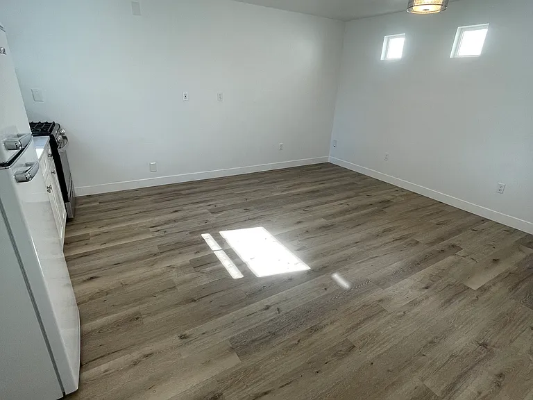 1066 Robinson Ave #2R — Photo 15
