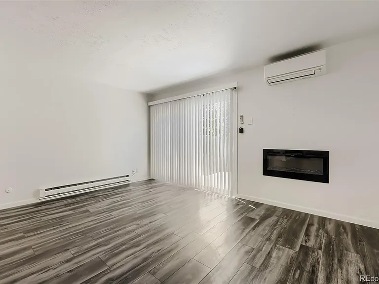 1190 Poplar Ave — Photo 4