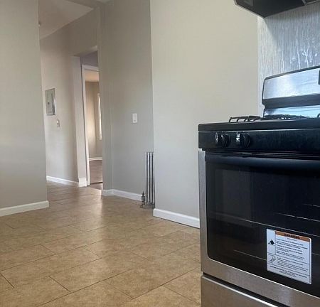 2nd image of 322 S Clinton St #2