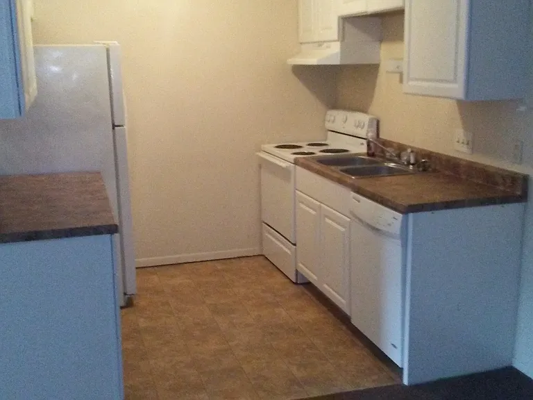 1350 Brooke Park Dr #4 — Photo 3
