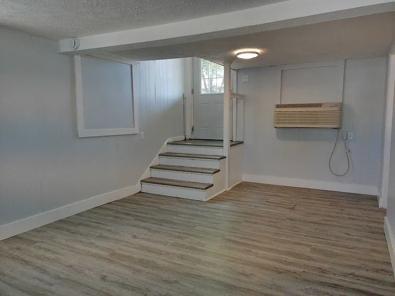 1211 E 4th St #4 — Photo 3