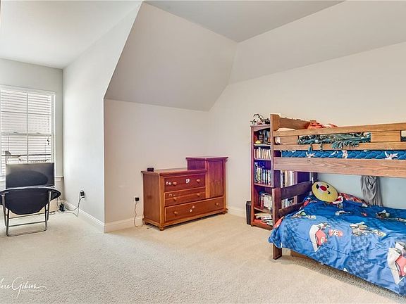 4th image of 948 Maize St
