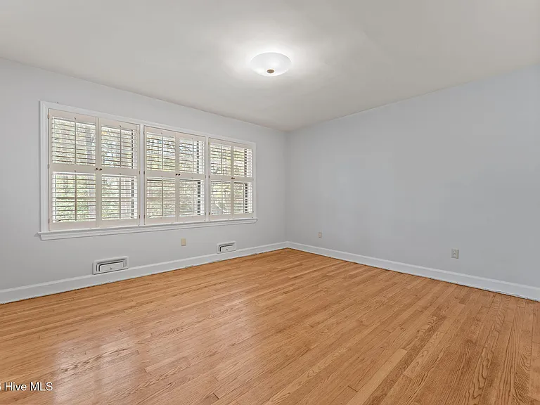 225 Arbutus Rd — Photo 36