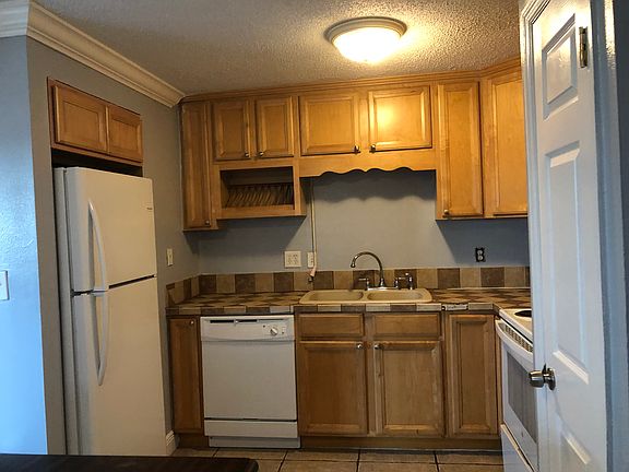 2nd image of 523 Georgetown C Dr