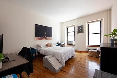 Rented by R New York